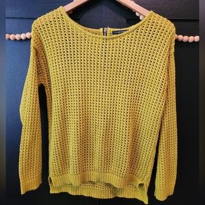 Women's Vibrant Yellow Crew Neck Sweater with Textured Knit And Gold Zipper